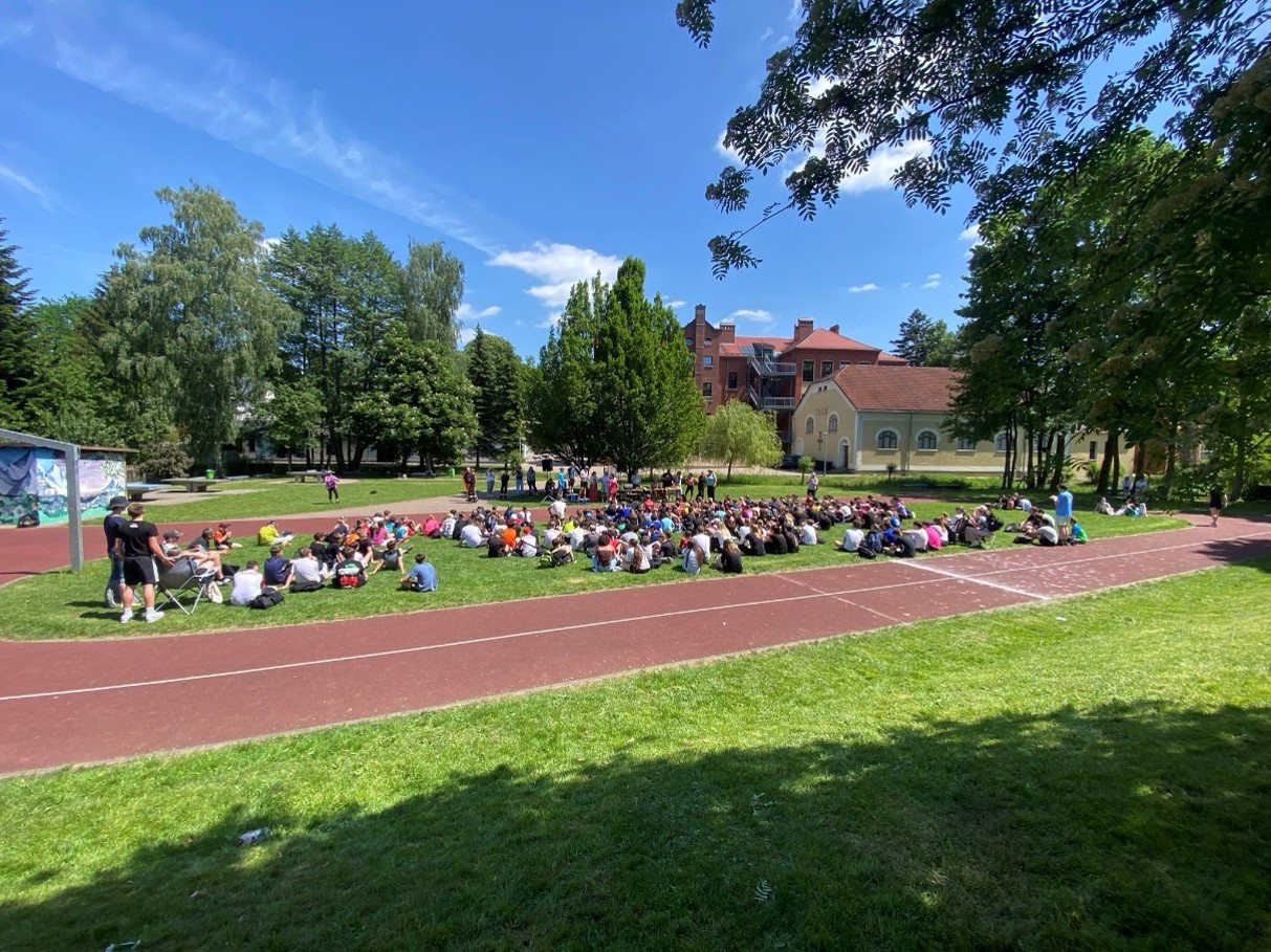 Sportfest der Oberschule Lichtentanne — Schülerinnen und Schüler auf der Sportanlage